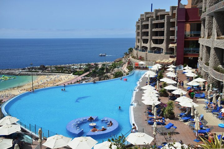 Pools & Facilities