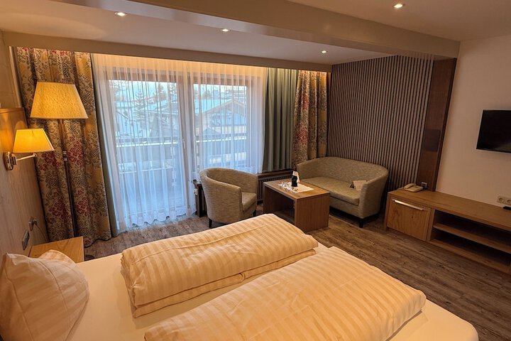 Room 27 of 93