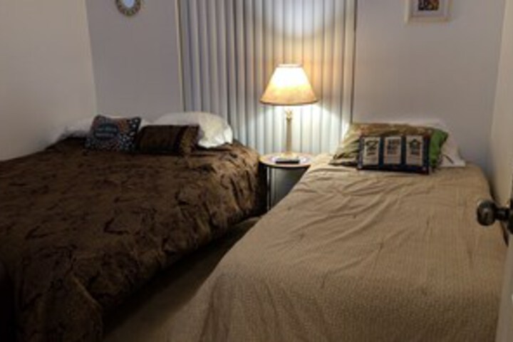Room 25 of 37