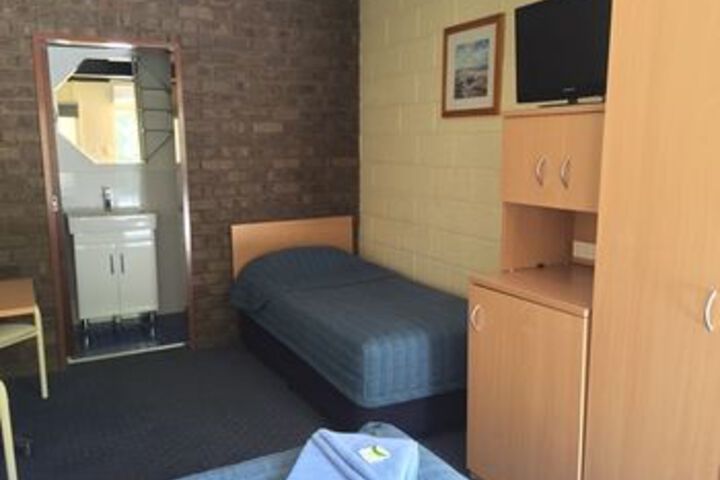 Room 6 of 15