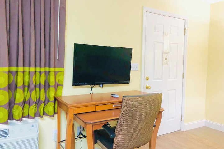 Room 5 of 14
