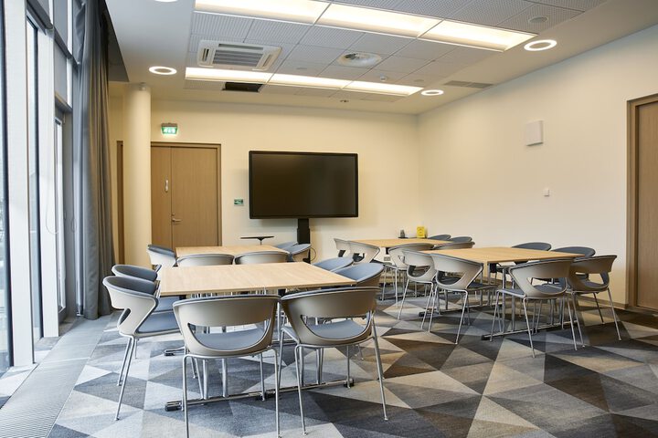 Business Center 100 of 108