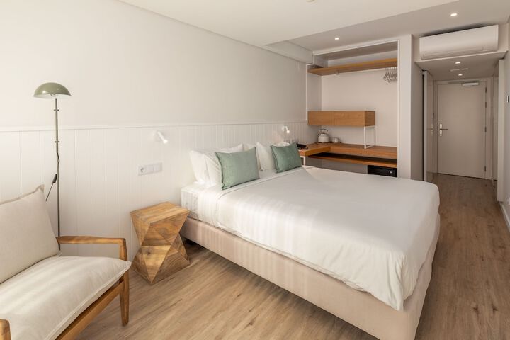 Room 9 of 40