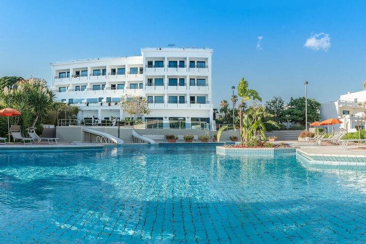 Pool 76 of 128