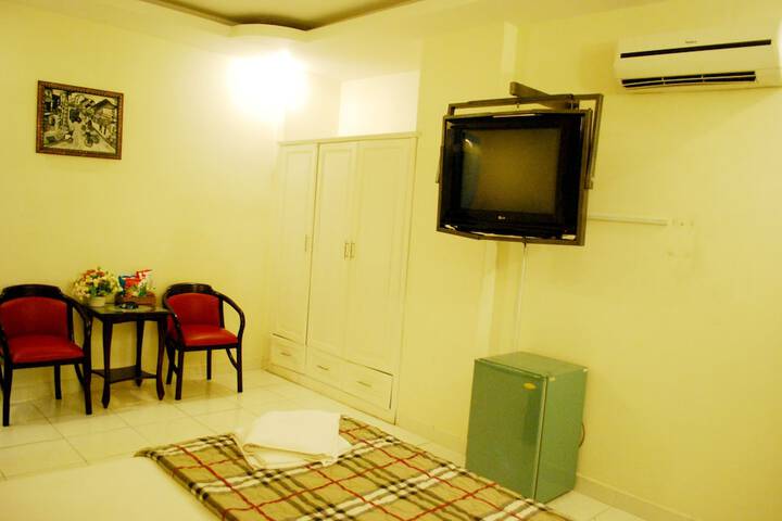 Room 6 of 32