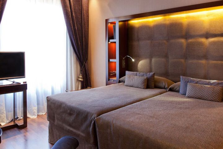 Room 5 of 81