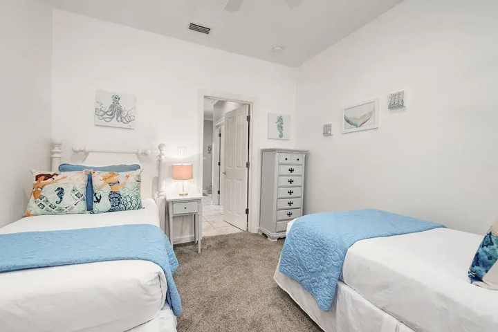 Room 6 of 27
