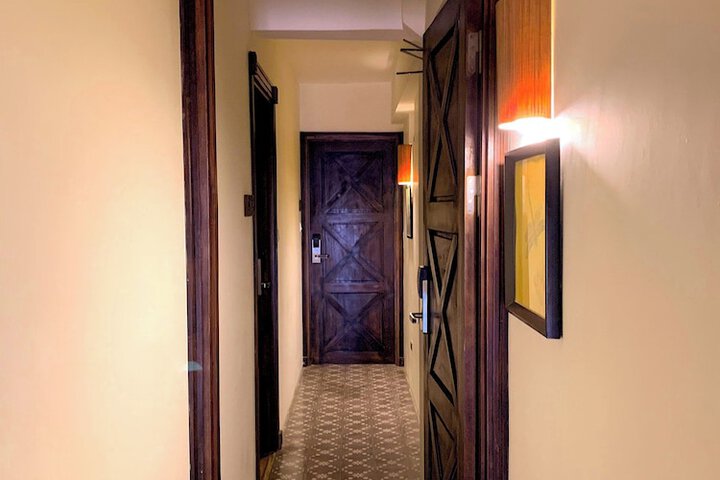 Room 19 of 48