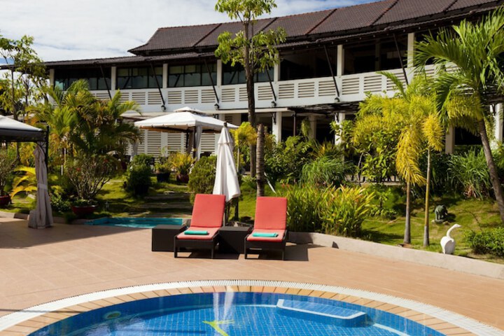 Sundeck 105 of 110