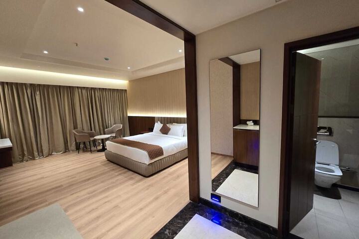 Room 6 of 50