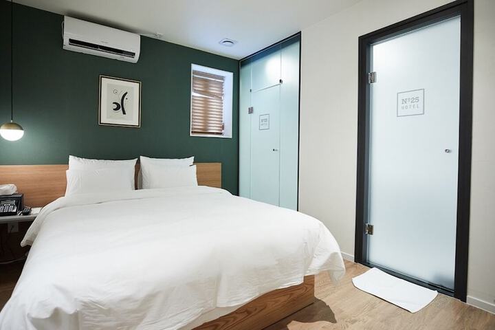 Room 18 of 28