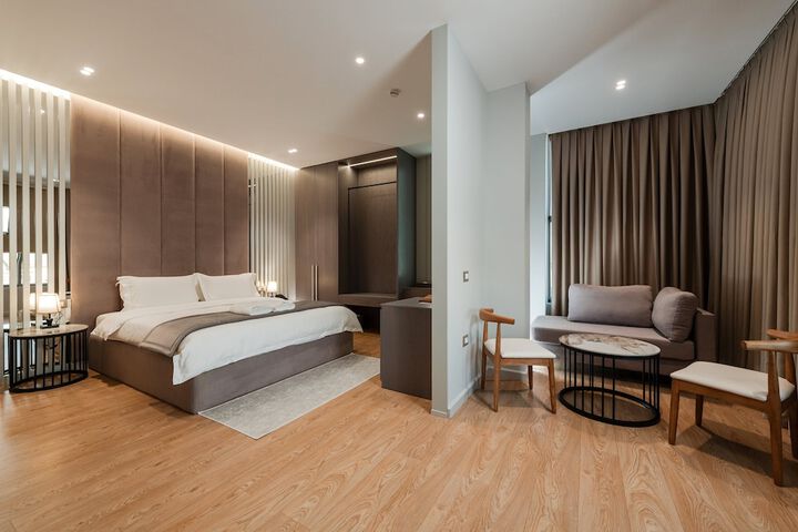 Room 13 of 115