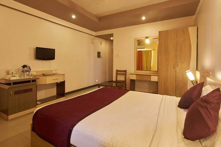 Room 6 of 14