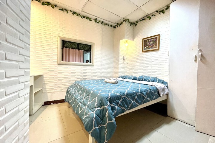 Room 12 of 24