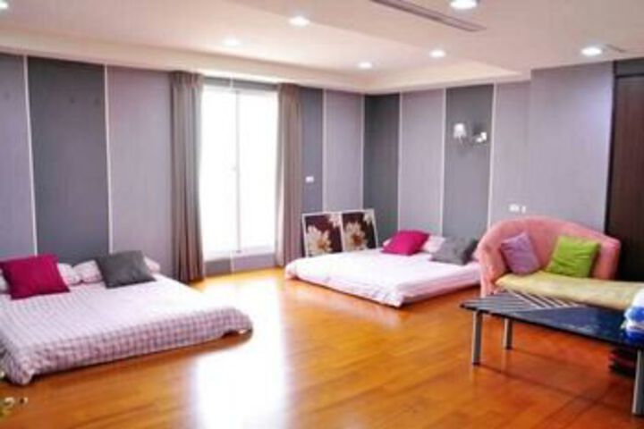 Room 12 of 20