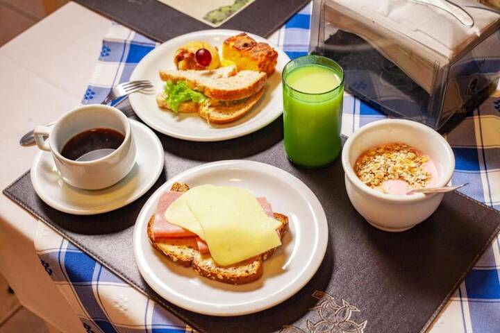 Breakfast/Coffee Service 56 of 79
