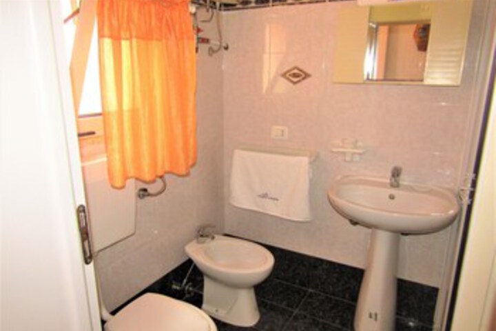Room 7 of 52