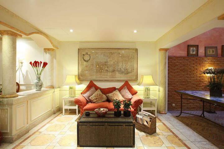 Entrance & Lobby