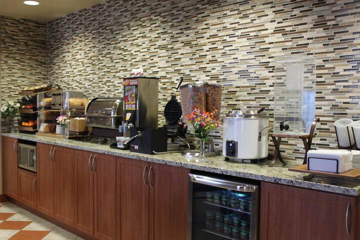 Breakfast/Coffee Service 28 of 40