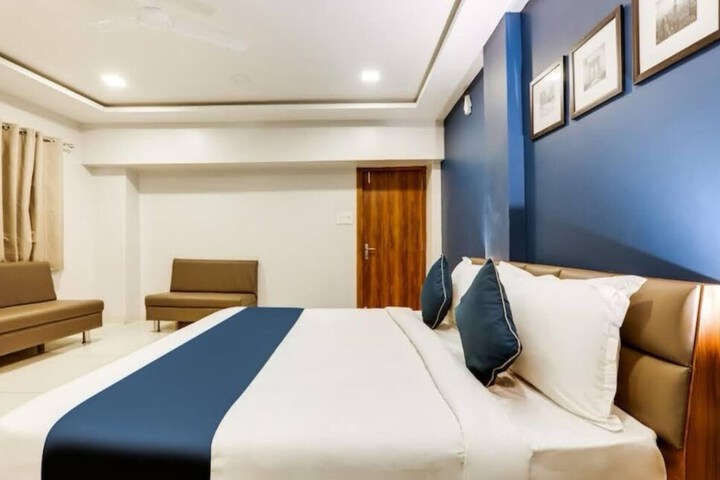 Room 11 of 25