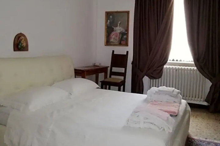 Room 6 of 15