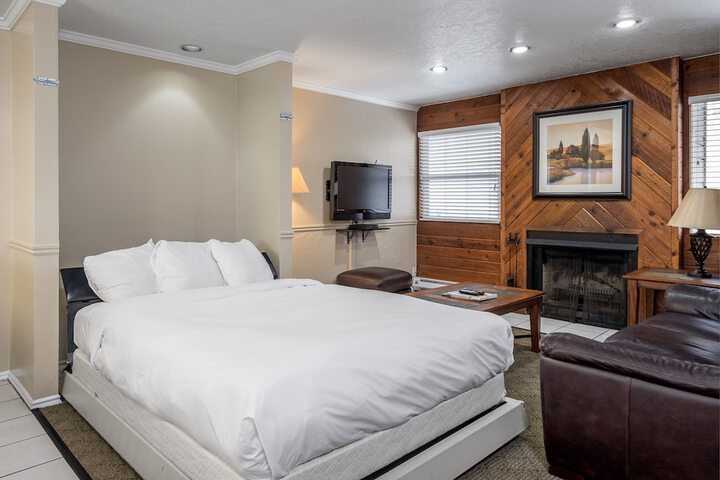Room 12 of 32