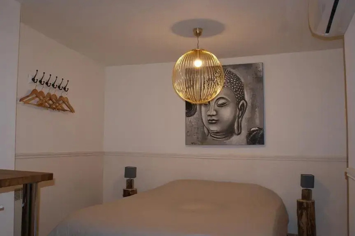 Room 4 of 9