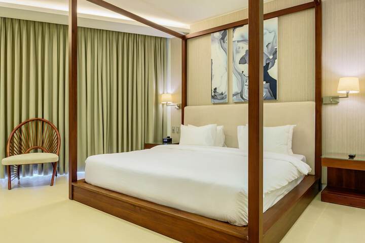 Room 33 of 120