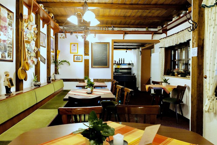 Dining 35 of 47