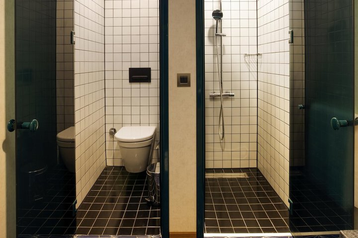 Room 28 of 82