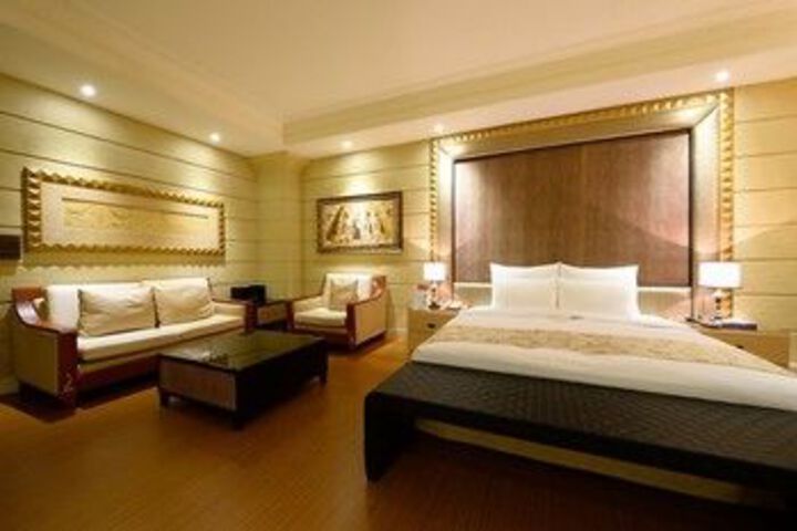Room 52 of 118