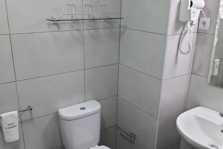 Room 12 of 38