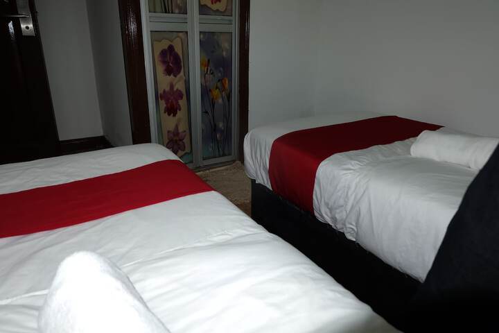 Room 4 of 33