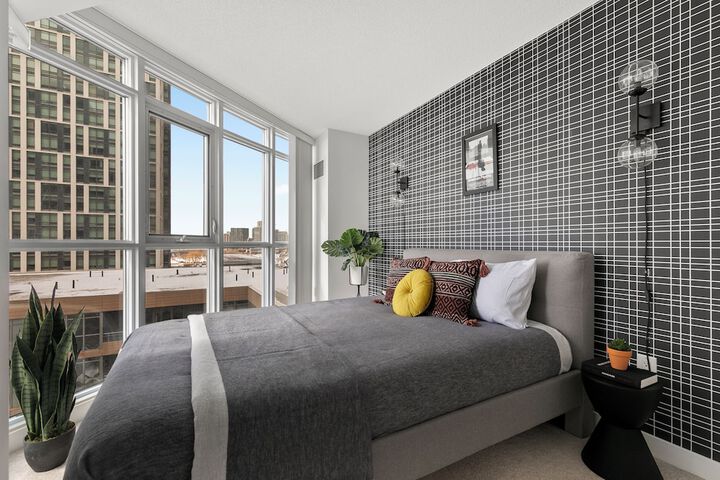 Room 32 of 185