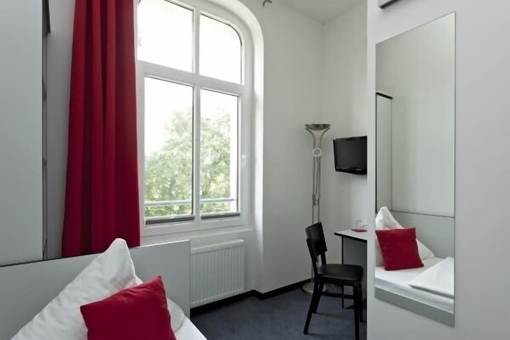 Room 20 of 37