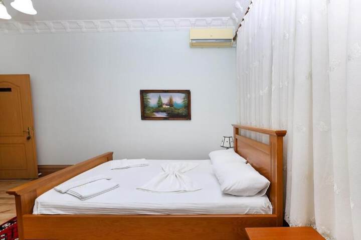 Room 35 of 122