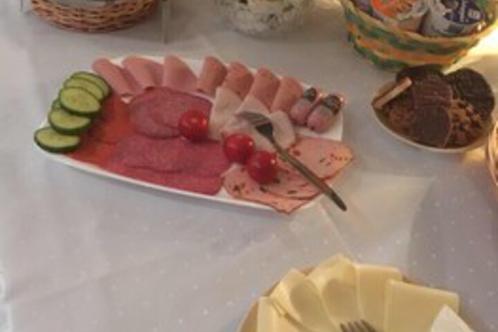 Dining 4 of 15