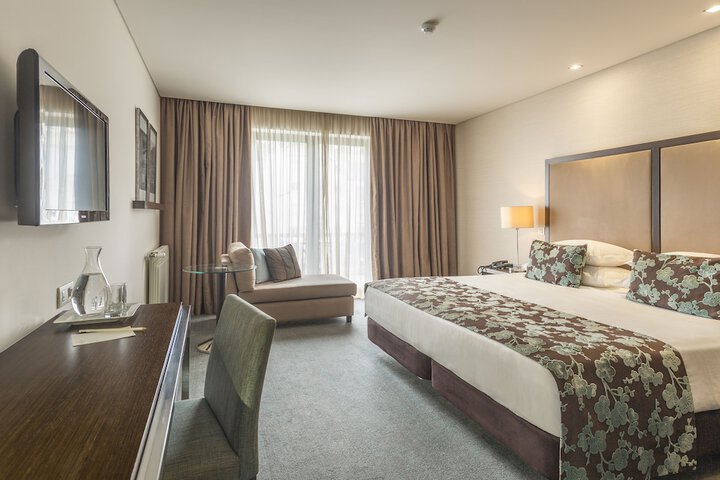 Room 10 of 72