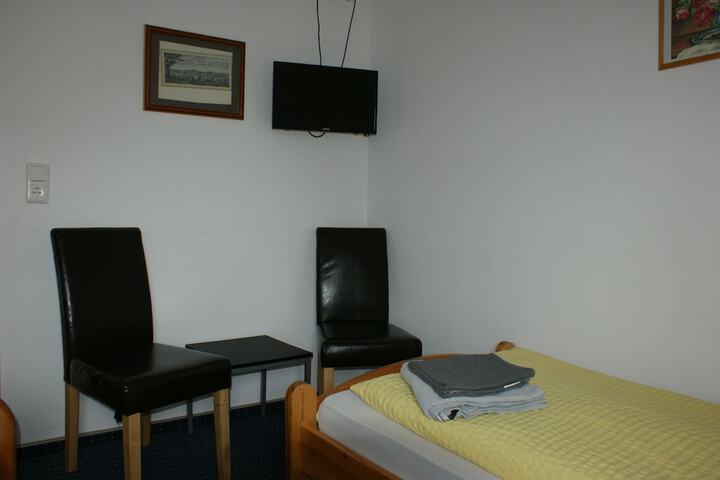 Room 12 of 39
