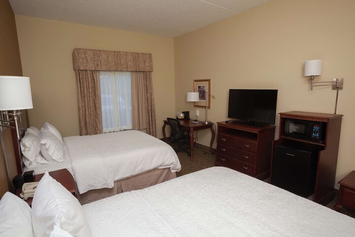 2 Queen Beds Hearing Accessible (5 of 15)