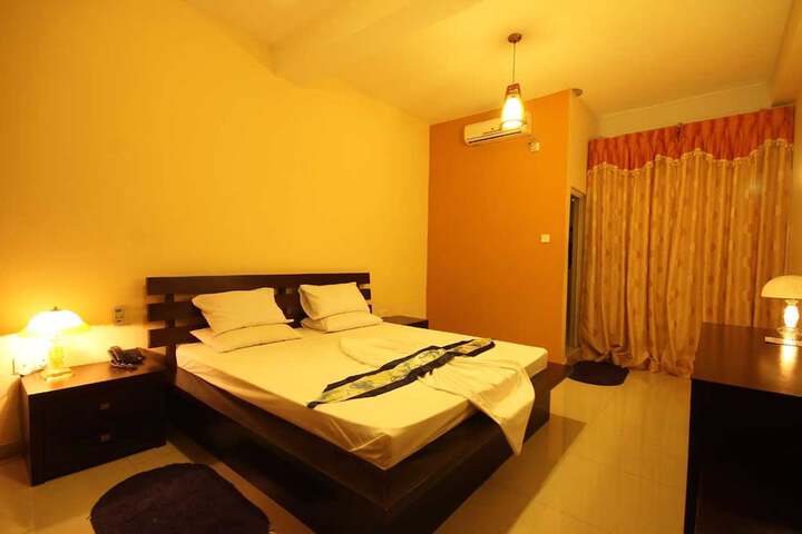 Room 7 of 13