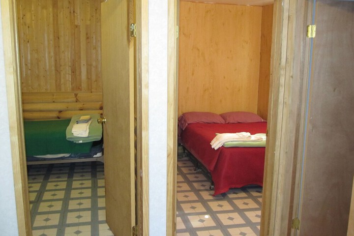 Room 16 of 40