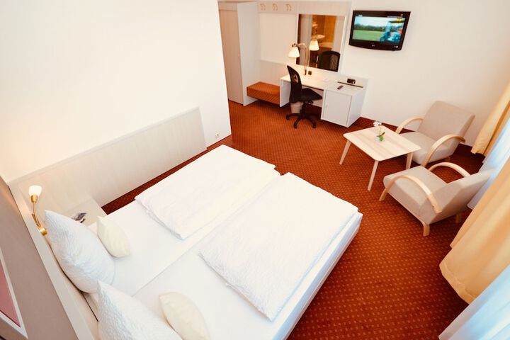 Room 13 of 35