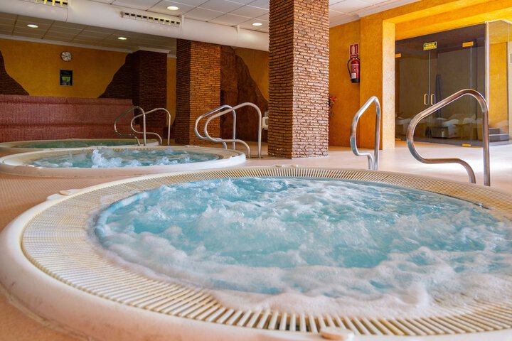 Pools & Facilities