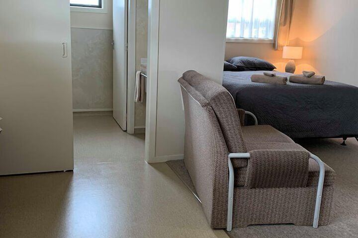 Room 13 of 32
