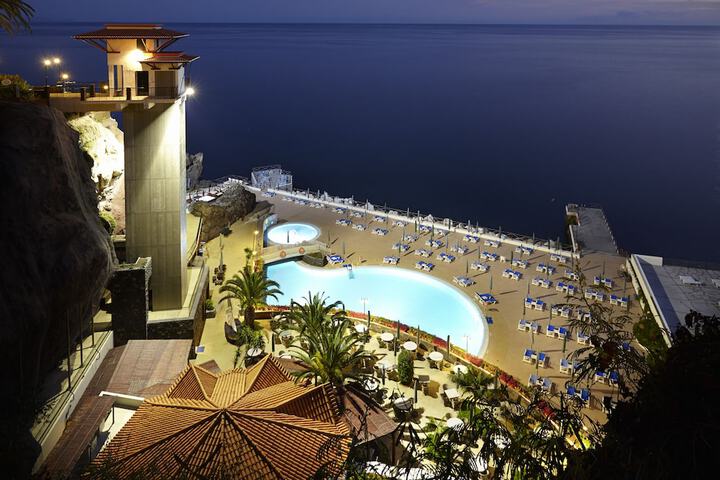 Pool Hotel