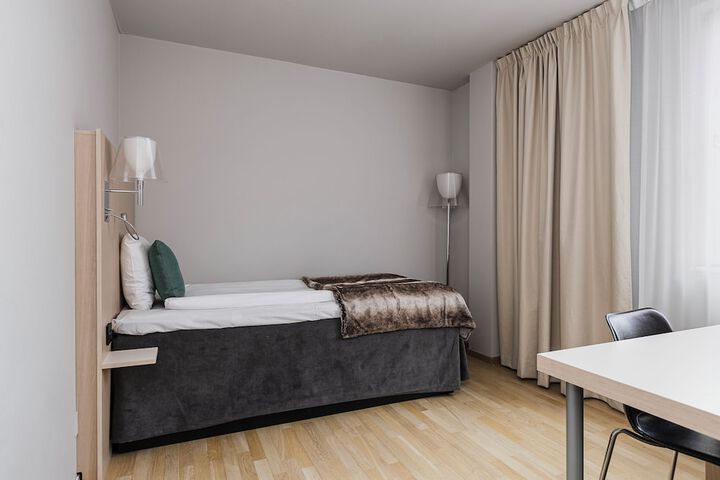 Room 10 of 100