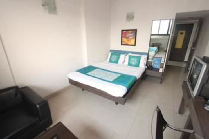 Room 9 of 16