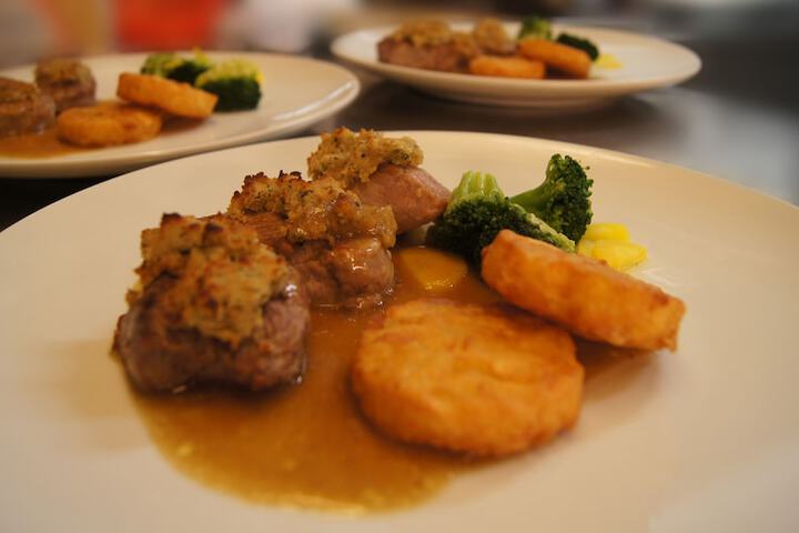 Dining 28 of 56