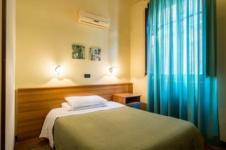 Room 7 of 36